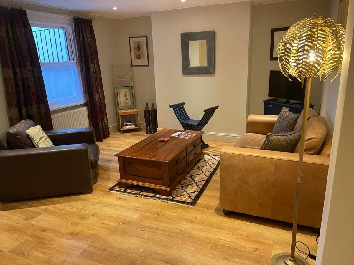 Cheltenham Central Apartment, Parking, Close Bars & Restaurants צ'לטנהם מראה חיצוני תמונה